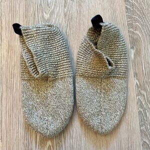 BOMBAS Grip Slippers: size- Women’s Small (US 7-8.5)